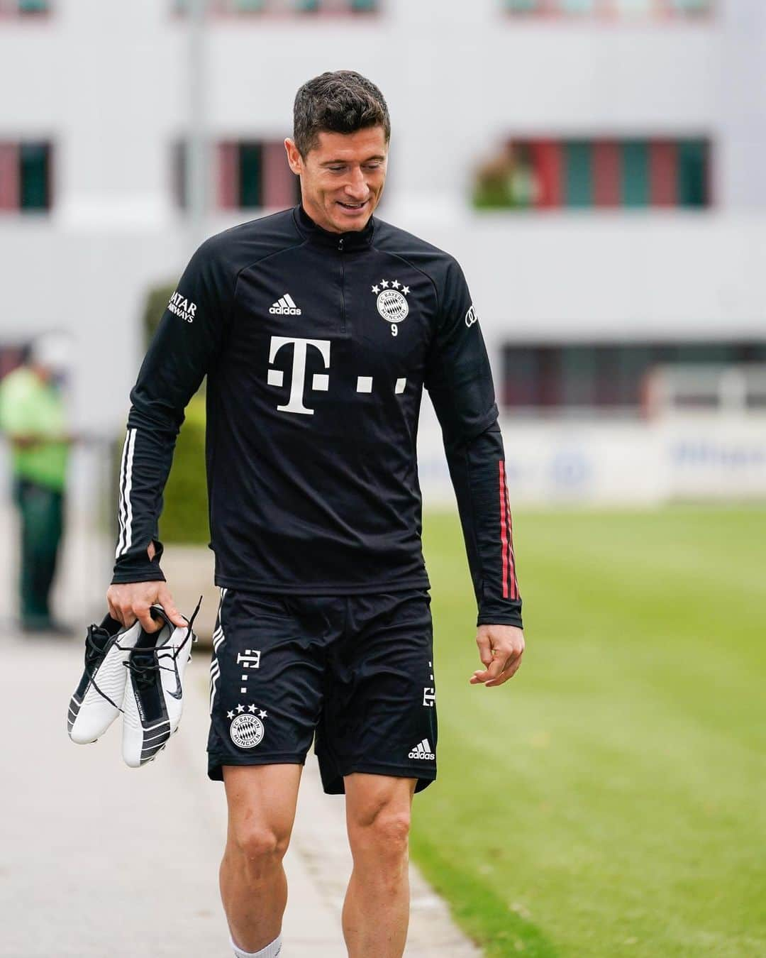 バイエルン・ミュンヘンさんのインスタグラム写真 - (バイエルン・ミュンヘンInstagram)「Ready for #FCBBSC! 🤟⚽️ #packmas  __________ #FCBayern #MiaSanMia #Fußball #Football #Bundesliga」10月4日 0時19分 - fcbayern