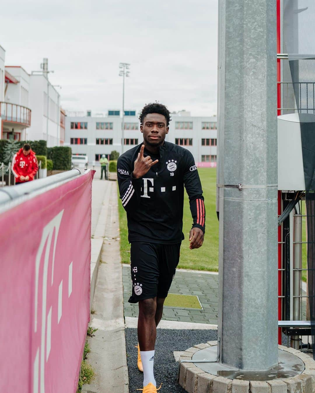 バイエルン・ミュンヘンさんのインスタグラム写真 - (バイエルン・ミュンヘンInstagram)「Ready for #FCBBSC! 🤟⚽️ #packmas  __________ #FCBayern #MiaSanMia #Fußball #Football #Bundesliga」10月4日 0時19分 - fcbayern