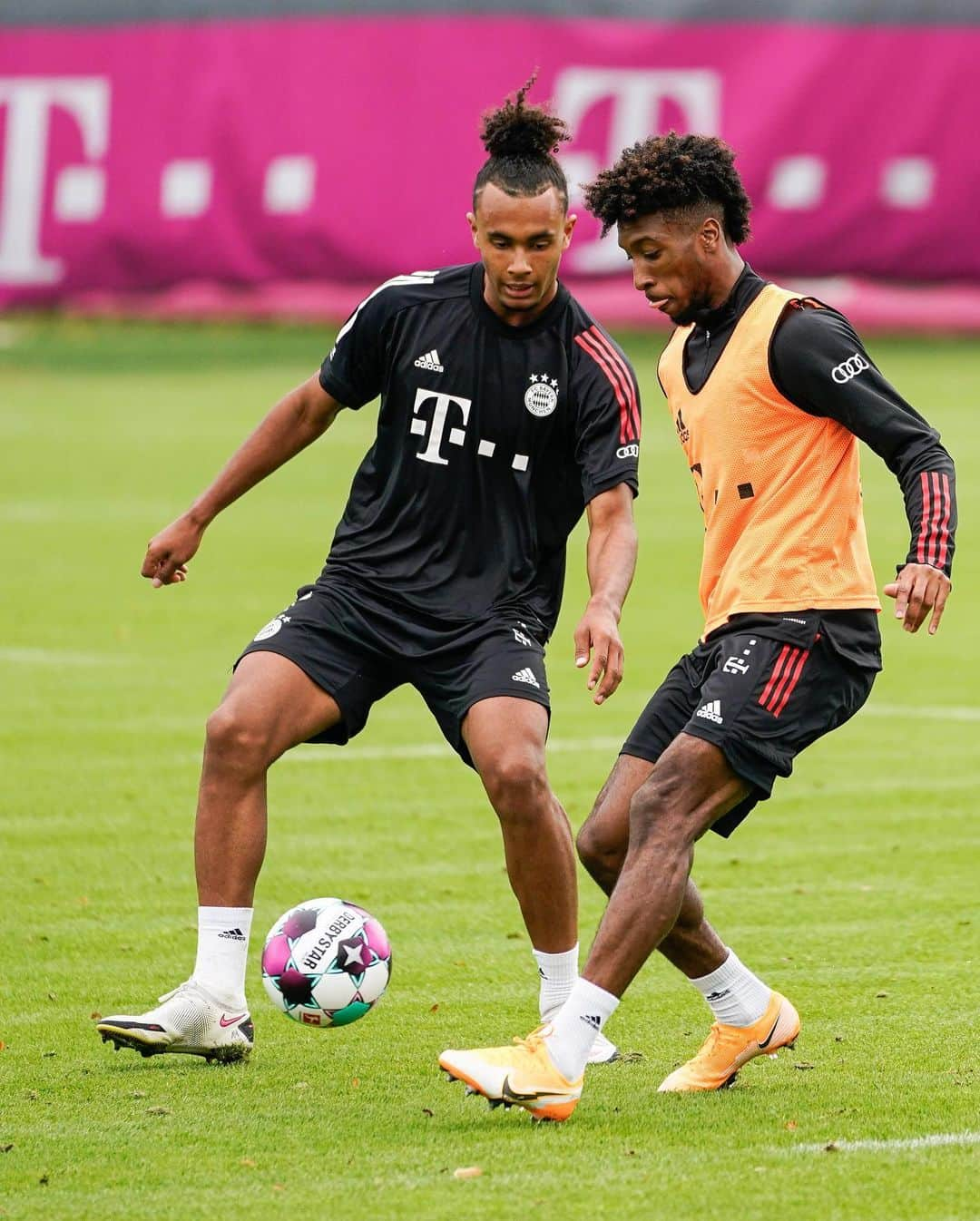 バイエルン・ミュンヘンさんのインスタグラム写真 - (バイエルン・ミュンヘンInstagram)「Ready for #FCBBSC! 🤟⚽️ #packmas  __________ #FCBayern #MiaSanMia #Fußball #Football #Bundesliga」10月4日 0時19分 - fcbayern