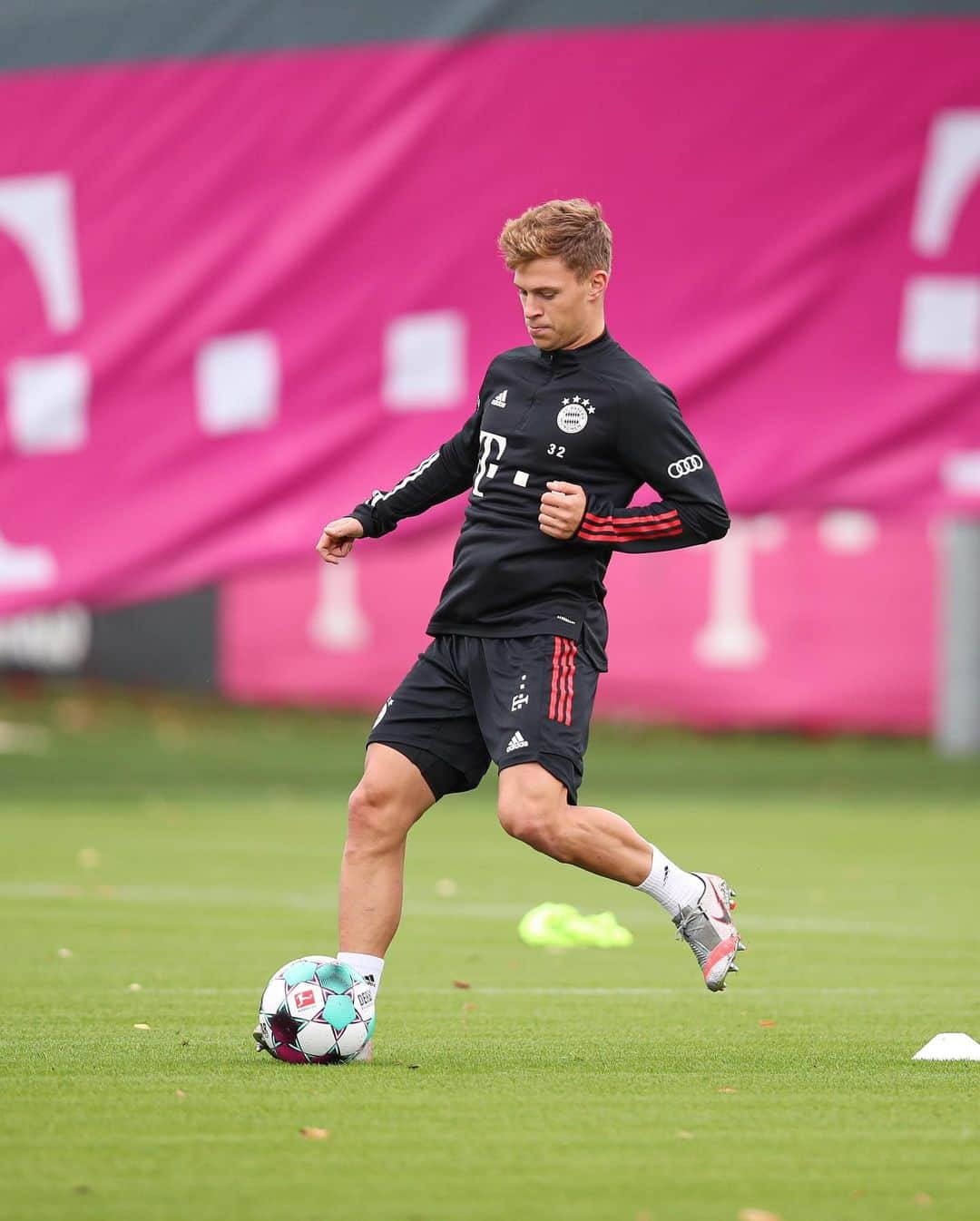 バイエルン・ミュンヘンさんのインスタグラム写真 - (バイエルン・ミュンヘンInstagram)「Ready for #FCBBSC! 🤟⚽️ #packmas  __________ #FCBayern #MiaSanMia #Fußball #Football #Bundesliga」10月4日 0時19分 - fcbayern