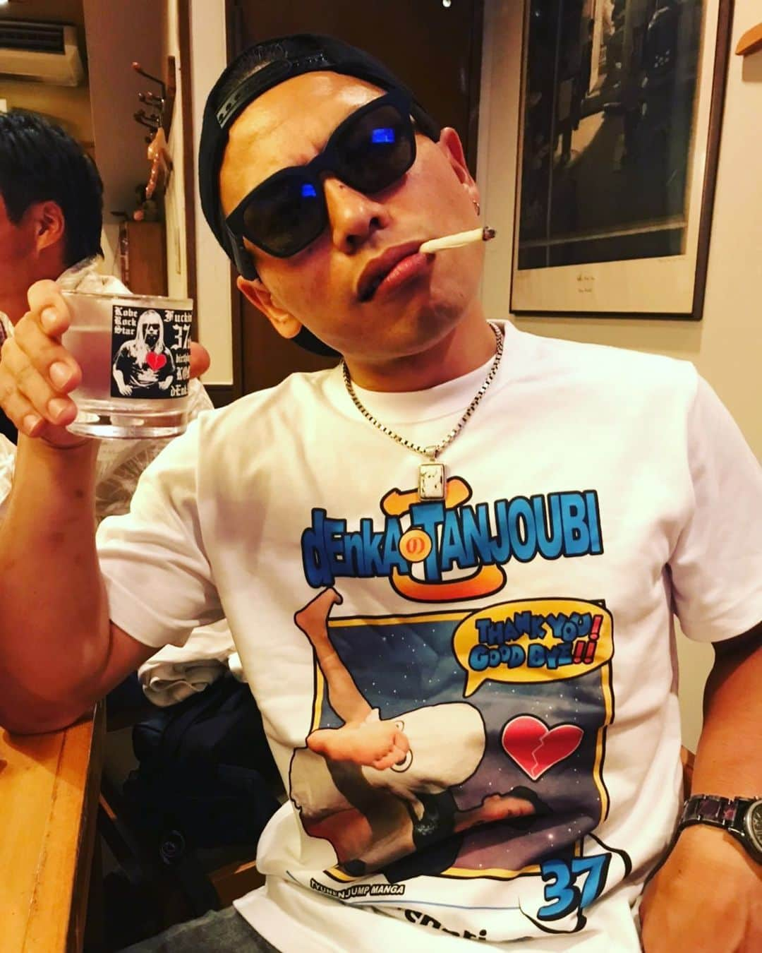 dEnkAのインスタグラム：「あっ、そういえば 一昨日の10月2日で KNOCK OUT MONKEY、 メジャーデビュー7周年でした🤔  今後は飲みすぎない様に 気を付けます😊 で、今飲んでます🤪 終わりが見えません😜 ご声援ありがとうございます😘」