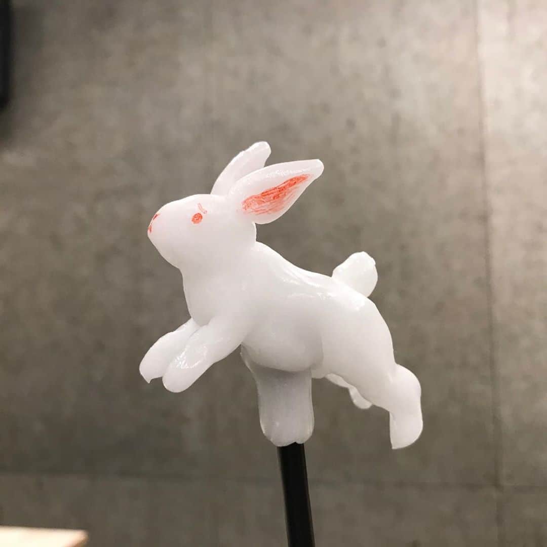 なかやまちえこさんのインスタグラム写真 - (なかやまちえこInstagram)「初めての飴細工体験🐇⠀ First Amezaiku（Japanese candy）workshop!⠀ ⠀ #飴細工 #うさぎ #rabbit #飴 #candy #アメシン @at_charme___shoko @satsuki__kishi @dr.8_mana」10月4日 0時36分 - chiekonakayama