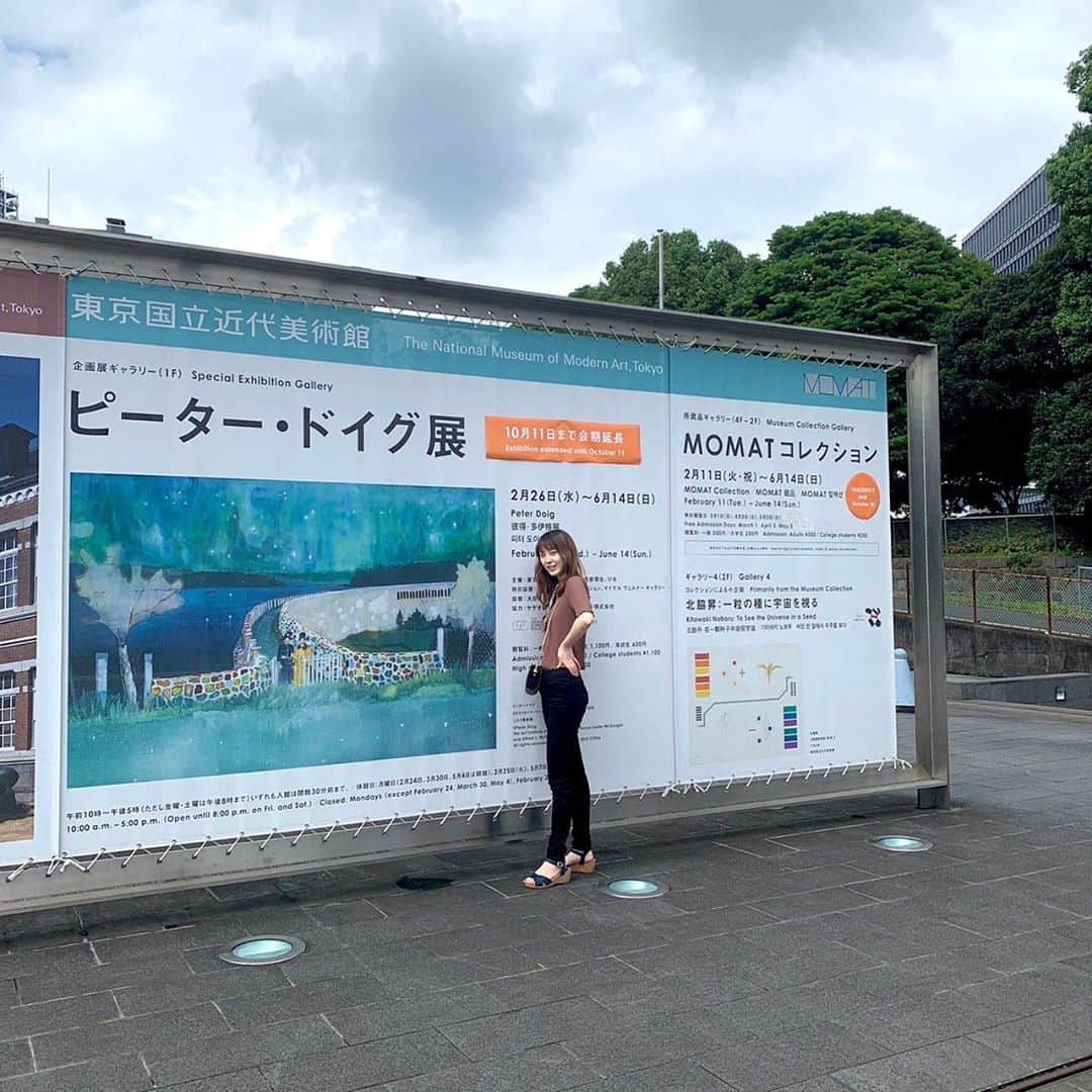 山寺花歩さんのインスタグラム写真 - (山寺花歩Instagram)「・ 先日、友達と東京国立近代美術館で開催されている、ピーター・ドイグ展に行ってきました✨ 色使いがとっても素敵で引き込まれました！ たまには芸術に触れるのも良いですね☺️また美術館行きたい、、  ポストカードも買ったので、お家に飾りました♪ こちらの展示は11日までやっているそうなので、気になった人はぜひ行ってみてください🏃‍♀️  1日1票投票できますので、ぜひ応援して下さると嬉しいです！ ▶︎ハイライトのQRコードをスクショ→ 　　　　LINEの友達追加から投票⭕️ ▶︎プロフィール欄のURLから投票⭕️  #ミスミスター駒澤#ミスコン2020#ミスコン駒澤#駒澤ミスコン#ミスコン‬#ピータードイグ展#東京#東京美術館#美術館#芸術#東京国立近代美術館#高身長#171cm#撮影モデル募集#サロンモデル募集」10月4日 0時37分 - koma2020_miss3