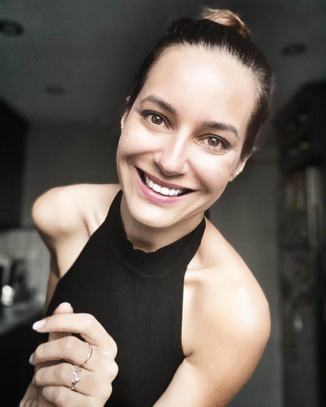 Sedef Avciのインスタグラム：「Mutlu olmak çok basit, ama basit olmak çok zor.  TAGORE」