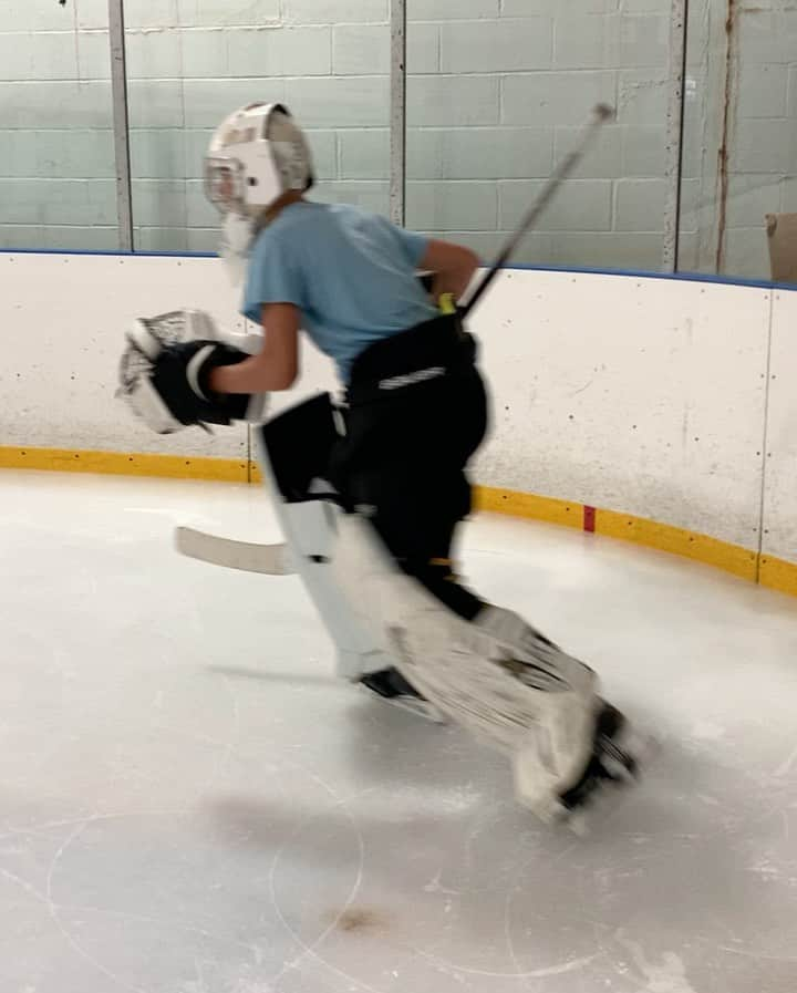 エレーネ・ゲデヴァニシヴィリのインスタグラム：「Danny putting his own swag on some moves we’ve been working on 💪🏻✊🏼 . .  yes we know goalies never turn their back to the net however, having rounded skating foundations helps with developing over all confidence and skills on the ice  . . . . . . . . . .  #cuttingedge  #iceacademy #hockeygoalie #goalietraining #skills #skillstraining #hockeyequitment #hockeycoaching #hockeycoach  #edgework #agility #hockeyskate #iceskating #balance #footwork #powerskating #hockey #hockeytraining #hockeyskating #freestyleskating #edgework #skatingdevelopment #hockeyedgework #hockeycoach #gotice #quickstart」