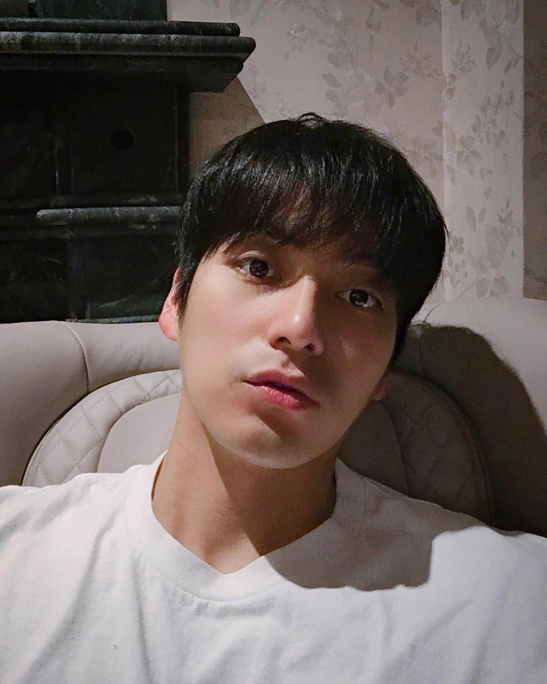 のインスタグラム：「back to black  #흑발」
