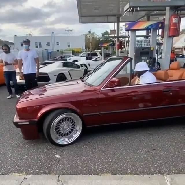 ファンクマスター・フレックスのインスタグラム：「This BMW drop is so crazy! @sanmiguel75 building them cars!!! WHATS YOUR FAVORITE CLASSIC CAR? @50cent x @thebbsboys」