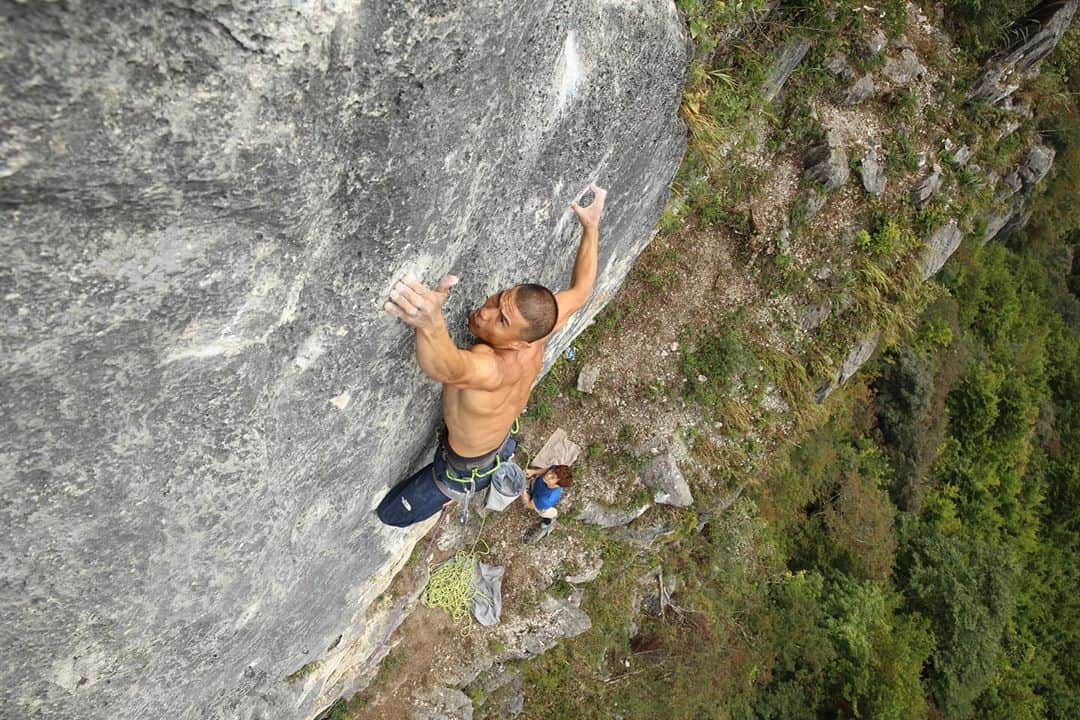 平山ユージさんのインスタグラム写真 - (平山ユージInstagram)「中秋(Cyushu) 8b/b+ photo @maechan82kgclimber  今日の一日に感謝、共に過ごしたみんなに感謝 ✨✨Thank you for today's and Thanks to everyone who spent time together 🙏🙏 #oganoic #二子山　#小鹿野クライミング協会 #小鹿野町観光大使 #中秋」10月4日 0時44分 - yuji_hirayama_stonerider