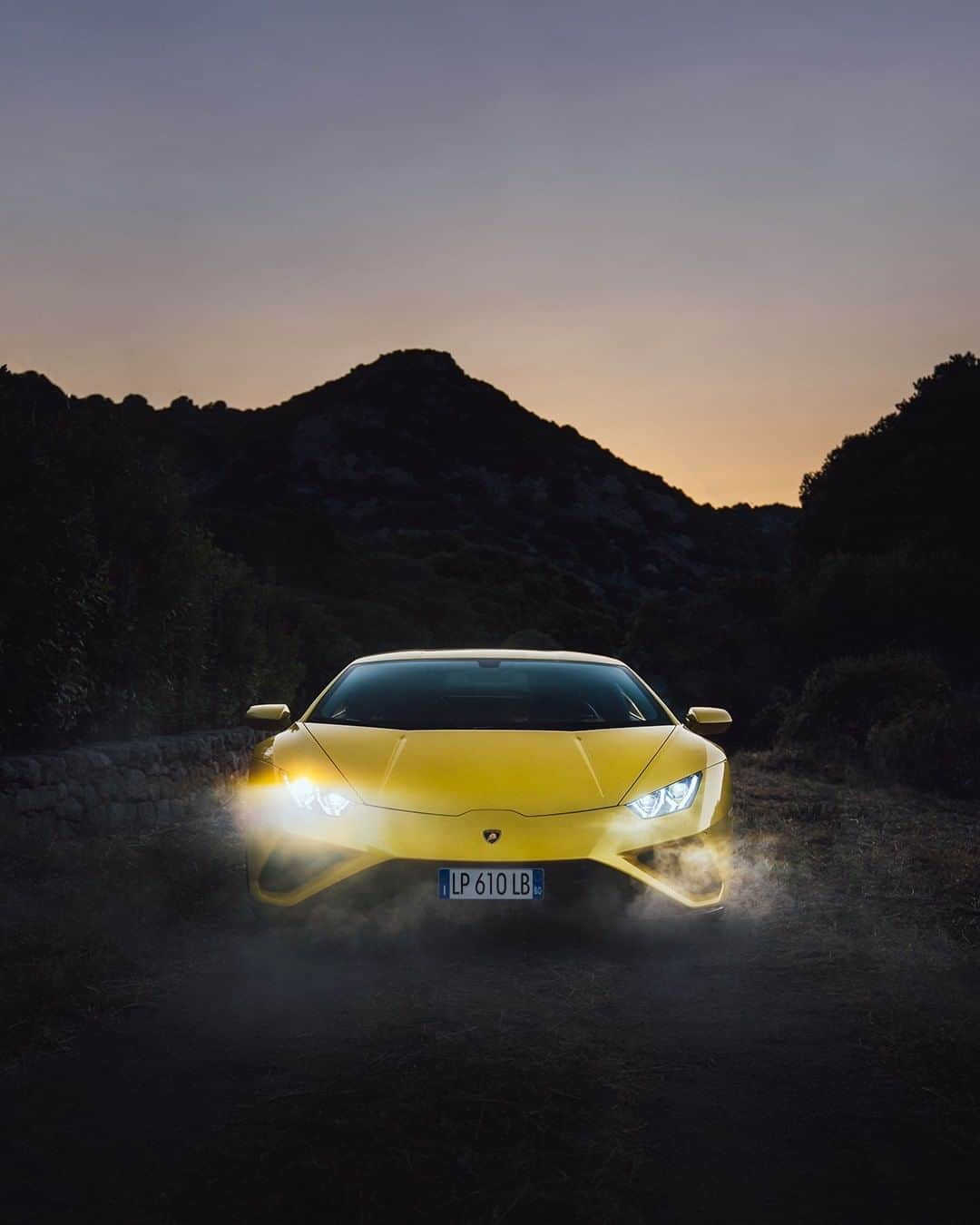 ランボルギーニさんのインスタグラム写真 - (ランボルギーニInstagram)「When you embark on a journey that’s as tough as you are, you choose to go on an adventure.   Huracán EVO RWD is the result of fine-tuning and refining Lamborghini's iconic features and combining them with predictive technology. It's how this Super Sports Car anticipates and caters to the driver’s behavior, expectations and desires.   Captured by @tomkahler.   #Lamborghini #HuracanEVORWD #RewindToRWD」10月4日 1時00分 - lamborghini