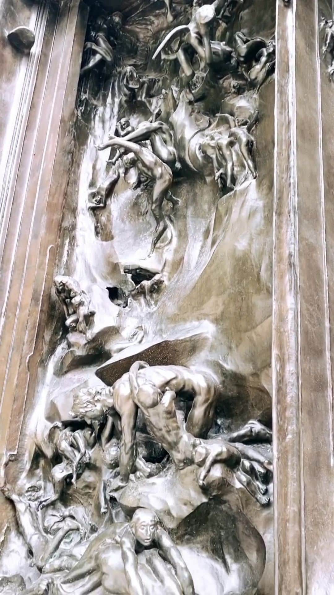 カロリーヌ・ド・メグレのインスタグラム：「La Porte de l’Enfer (The Gates Of Hell) by Auguste Rodin (1880) @museerodinparis 😍😍😍🎶 A Fugue For Music Inn, The Modern Jazz Quartet (1956) #OneSongADayCDM」