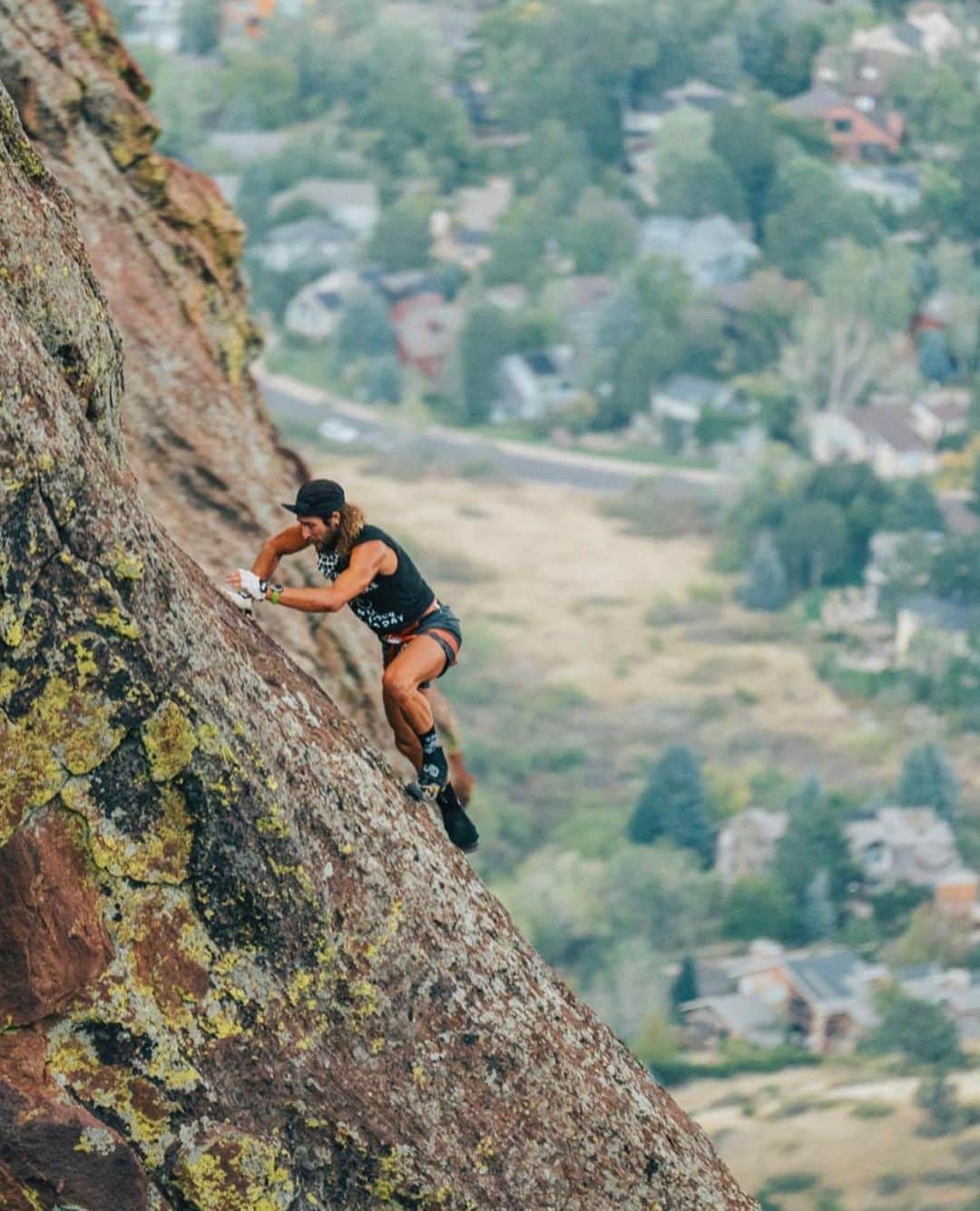 Stanceのインスタグラム：「Sky High 🧗‍♂️ ... @antonkrupicka  #punksandpoets  #stanceadventure」