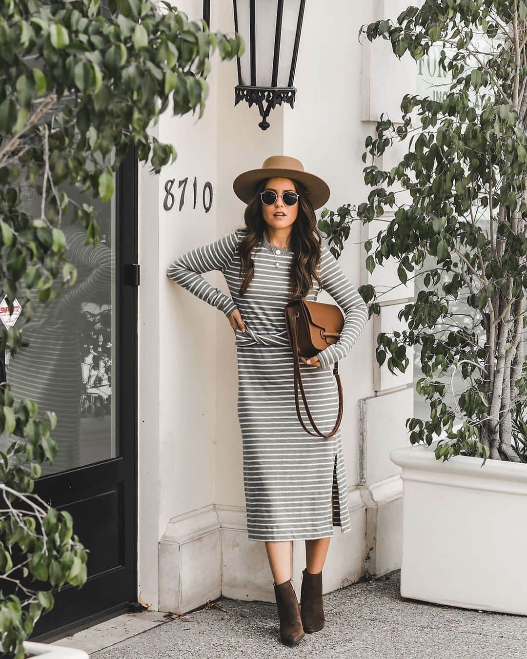 カレントエリオットのインスタグラム：「#streetstyle: the stripes edition  cc: @karla_jordan3」