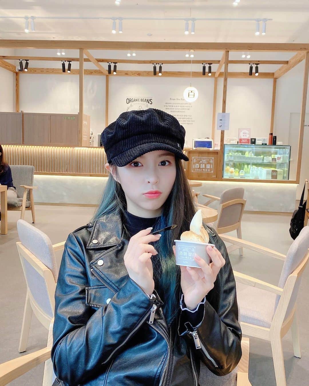 エルキーのインスタグラム：「🍇🥦🍆🧇🥩🍗🌭🍟🥘🍝🍜🍣🍤🍚🥮🍨🍦🍫🍯🍴🤦🏻‍♀️ 🐽😾🤐🤭🏃🏻‍♀️🧘🏻‍♀️👯‍♀️🔥💪🏻」