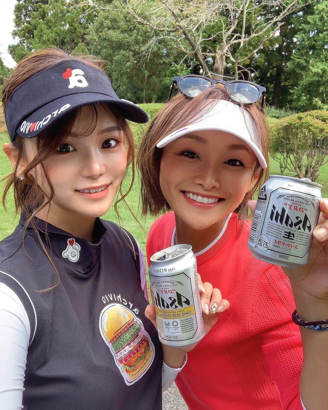 あやごるふのインスタグラム：「おはようございます😃☀﻿ ﻿ ﻿ 飲んで食べて飲んでなあやごるふですが、﻿ ラウンド中でも………？？？😙🍙🍺﻿ ﻿ ﻿ ﻿ 衣食住どれか選べって言われたら即決で【食】だな🤔﻿ ﻿ どこかの草原で裸で何かむしゃむしゃ食べてるはず🤣🙌笑﻿ ﻿ ﻿ ﻿ ﻿ ﻿ #golfnetwork #golf #golfswing #golfwang #reginagolf  #golfgirls #instagolf #golfstagram #ゴルフ #ゴルフ女子 #ゴルファー #ゴルフ好き #ゴルフ部 #ゴルフ動画 #ゴルフ練習 #ゴルフコーデ #골프 #ゴルフスイング #ゴルフ大好き #ゴルフ好きな人と繋がりたい #ゴルフばか #golflife #golfgirl #不動産投資 #골프 #골프웨어 #골프스타그램 #해외여행 #예쁘다 #다이어트」