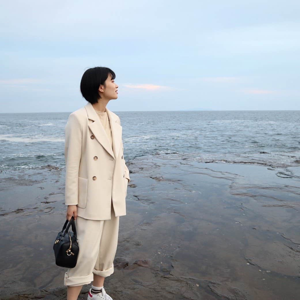 樫本琳花のインスタグラム：「﻿ ﻿ 気合入れて裾まくり上げてるのに﻿ ﻿ 濡れる3秒前🌊﻿ ﻿ ﻿ #ootd﻿ #私服﻿」