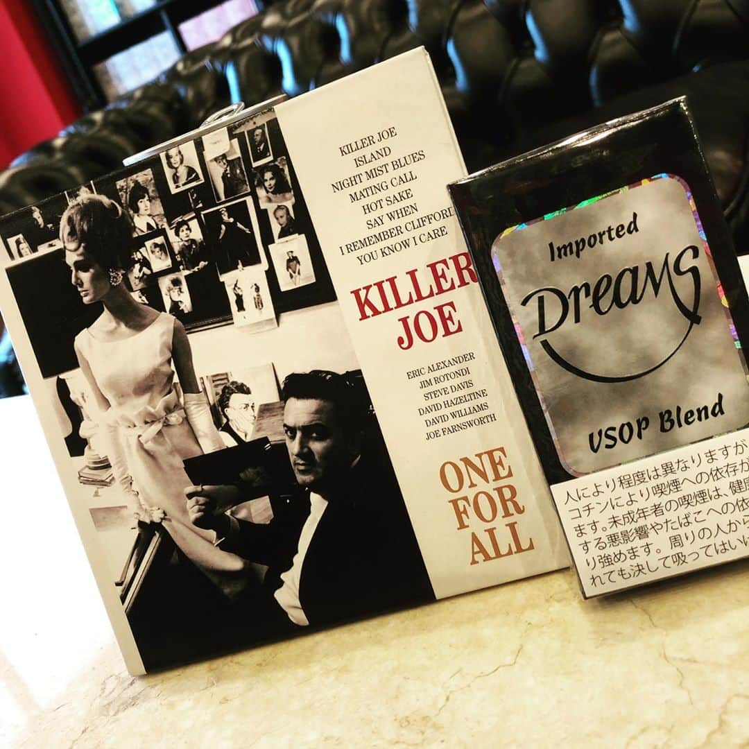 ウェイジーさんのインスタグラム写真 - (ウェイジーInstagram)「weizhi#zhouchengshi#jazz#dreams#cigarette#cigar#vsop#vsopblend#lifestyle#music#oneforall#killerjoe#art#mensworld#cooljazz#🥃」10月4日 11時17分 - zhouchengshi