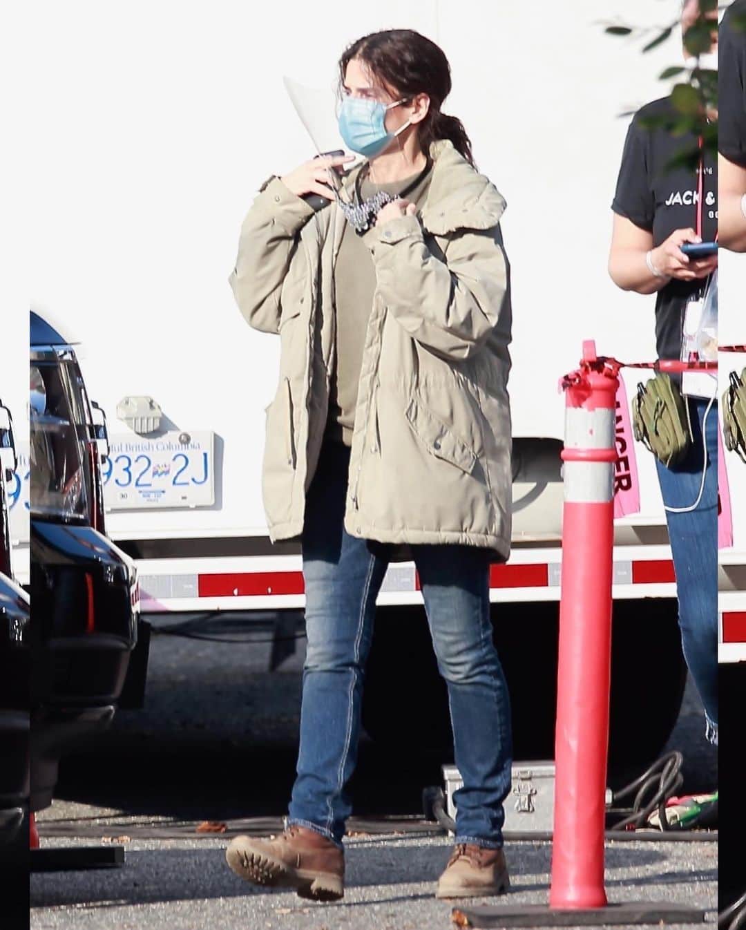 Just Jaredさんのインスタグラム写真 - (Just JaredInstagram)「Sandra Bullock wears a face mask & shield while on set of her new movie.  #SandraBullock Photos: Backgrid」10月4日 11時14分 - justjared