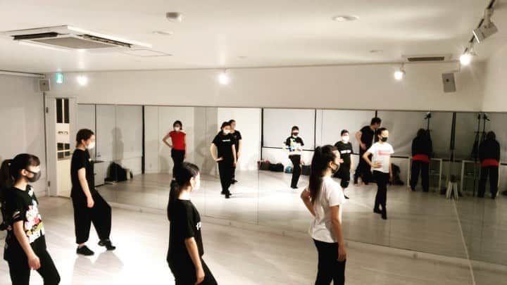 貴千碧のインスタグラム：「昨日のレッスンは🌈✨ 「獣ゆく細道」  . . ダンスのレッスンをしていると会えなかった人との再会の場にもなってそれがとっても嬉しい💐✨✨ 昨日もレッスン受けに来てくれたみんな、ありがとう💃✨  . . その数時間だけでも「自分自身」と向き合って集中する。 何かを#インプット　する時間はとっても#尊い　インプットしたら必ず#アウトプット　を✊✨ #椎名林檎　さんと#宮本浩次 さんの#獣ゆく細道  後ろになってる音がゾクゾクするほど格好良い曲✨✨✨ 11月、いよいよ東京でも人数制限を設けてレッスン再開予定です✊ 東京のみんなー😆✨待っててねー‼️‼️😜✊」