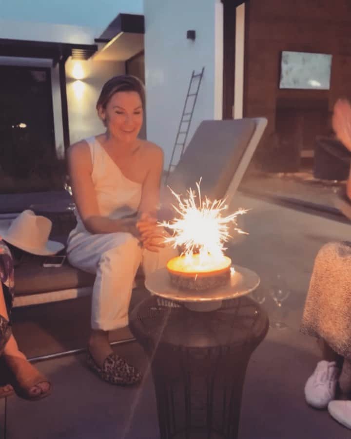 ハイディメリックのインスタグラム：「I’m one of those people who celebrates to a silly level! Last day to use HBDHEIDI for 20% off all HEIDIMERRICK.com - after that, I’ll calm down... and thank you for indulging me.」