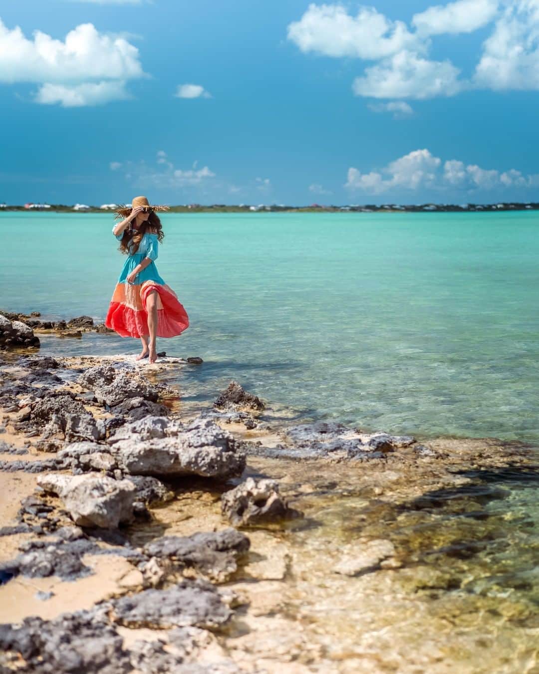 AIR CANADAさんのインスタグラム写真 - (AIR CANADAInstagram)「Stunning sunsets, swaying palms and mouth-watering culinary meals, the #TurksandCaicos Islands are yours to discover.   Take in views at Grace Bay 🌇, snorkel at Parrot Cay Beach 🤿, or enjoy infinite seafood 🦐, what would you do first? @tcitourism Visit link in bio to discover #TurksAndCaicos.  📸: @glamofnyc . . Couchers de soleil spectaculaires, palmiers dansants et délices gastronomiques vous attendent aux îles Turques-et-Caïques.   Admirer les vues imprenables de Grace Bay 🌇, faire de la plongée à Parrot Cay Beach 🤿 ou déguster une abondance de fruits de mer 🦐 : quel serait votre premier choix?  @tcitourism  Consultez le lien dans la bio pour découvrir les îles Turques-et-Caïques.  📸: @glamofnyc」10月4日 3時15分 - aircanada