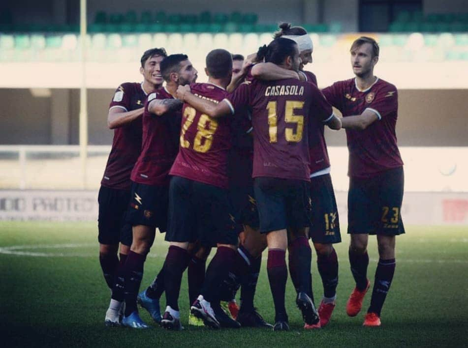 ノルベルト・ジェンベールのインスタグラム：「Bravi ragazzi +3 💪🇱🇻  #forzagranata #forzasalernitana #vittoria #mentality」