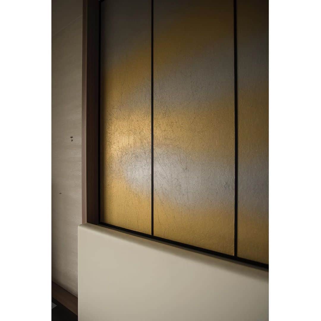 Wajueさんのインスタグラム写真 - (WajueInstagram)「#wajue #和紙壁紙 #washi #wallpaper #japanesewallpaper #wallcovering #light #textures #luxuryhomes #surfacedesign #ecomaterials #interiordesign #interior #design #interiordesigner #interior_design #interiorart #interiorstyle #hoteldesign #hoteldesigner #shopdesign #shopdesigner #hoteldecor #materials #handmade #luxurylifestyle #luxurydesign #designideas #deco #artwork」10月4日 3時17分 - washi_worx