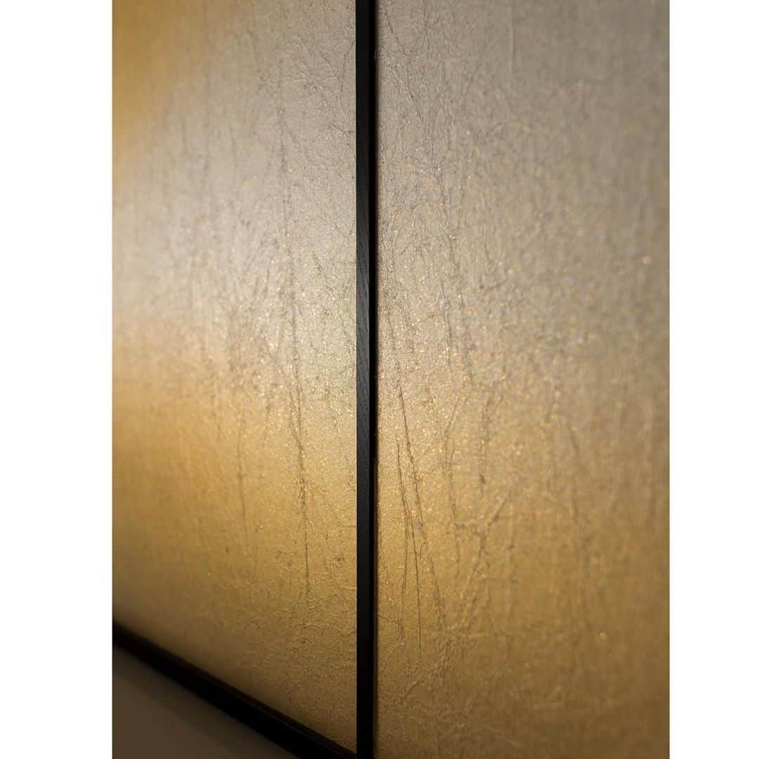 Wajueのインスタグラム：「#wajue #和紙壁紙 #washi #wallpaper #japanesewallpaper #wallcovering #light #textures #luxuryhomes #surfacedesign #ecomaterials #interiordesign #interior #design #interiordesigner #interior_design #interiorart #interiorstyle #hoteldesign #hoteldesigner #shopdesign #shopdesigner #hoteldecor #materials #handmade #luxurylifestyle #luxurydesign #designideas #deco #artwork」