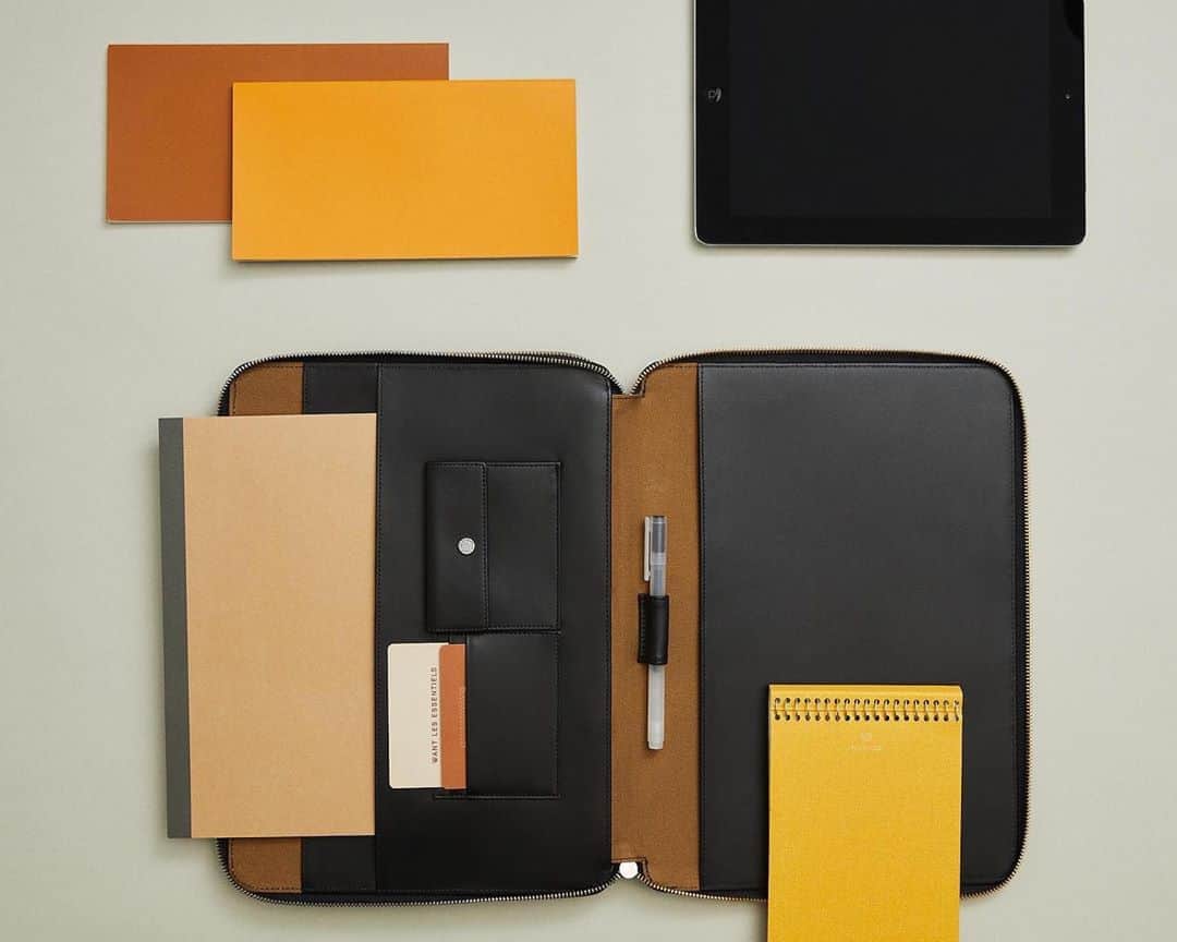 ウォントのインスタグラム：「Everything in its place. The Tocumen folio is intelligently designed so organization becomes second nature—featuring perfectly sized compartments for media devices, stationary and small essentials.  #wantlesessentiels #formandfunction」