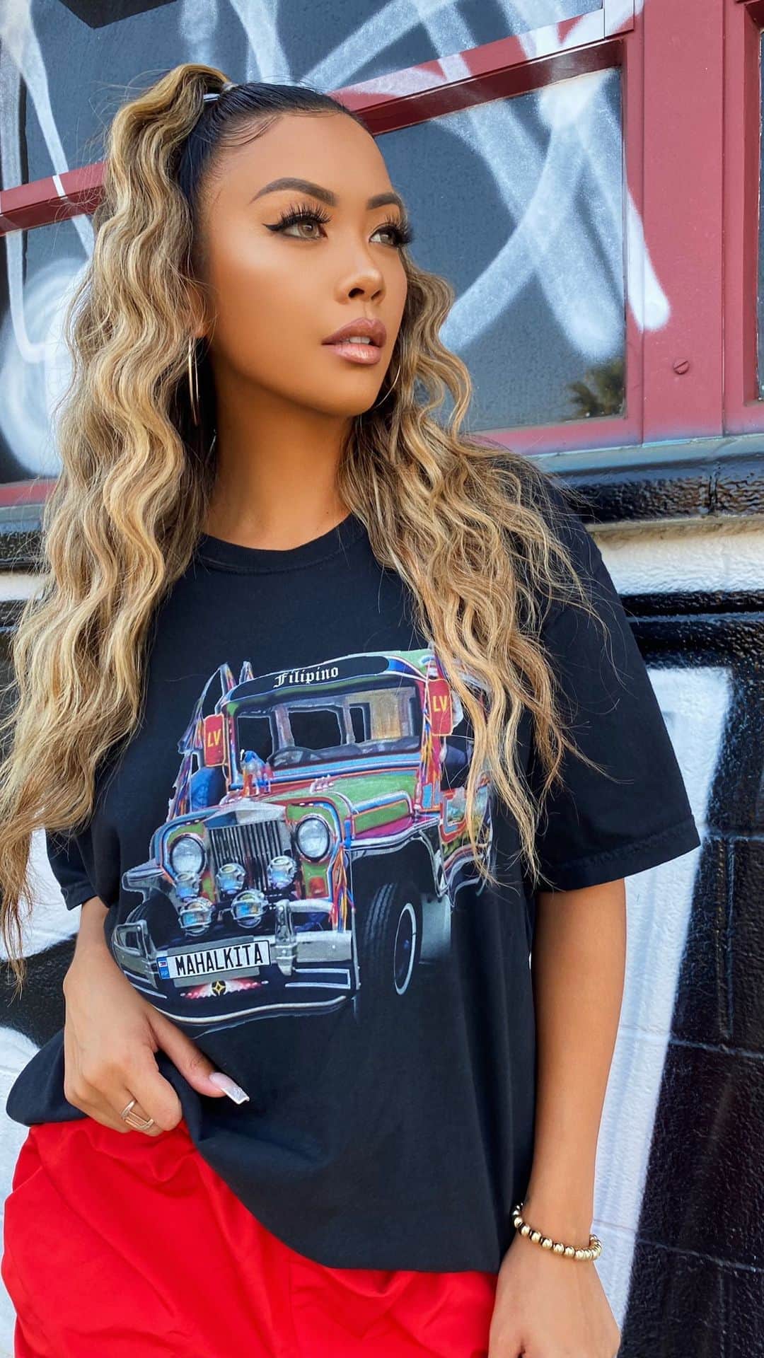 リアン Vのインスタグラム：「In honor of Filipino American History Month, I added a new item to my Filipino Collection on @shoplianev ! Jeepney T’shirts! 🔥」