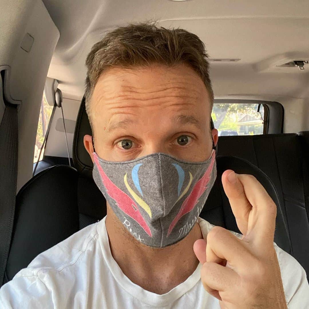 ブレッキン・メイヤーのインスタグラム：「Back to work.  Day 1: Travel.  Mood: YIKES!」