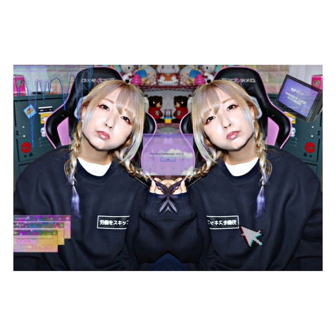 原田真緒のインスタグラム：「PicsArtの加工﻿ どハマりしてる😰💓💖﻿ ﻿ ﻿ ﻿ #ロンＴ #SUZURI #PicsArt﻿ #ニート #NEET #PRONEET #japan #はらだん #原田真緒 #instagood  #ファインダー越しの私の世界 #写真好きな人と繋がりたい #ニート #nice #love #Instagood #instadaily #follow #portrait_shot #good_portraits_world #wu_japan #カメラのある生活 #写真で伝えたい私の世界 #blondehair #girl #selfie_time #Instagramjapan  #instalike #influencer」