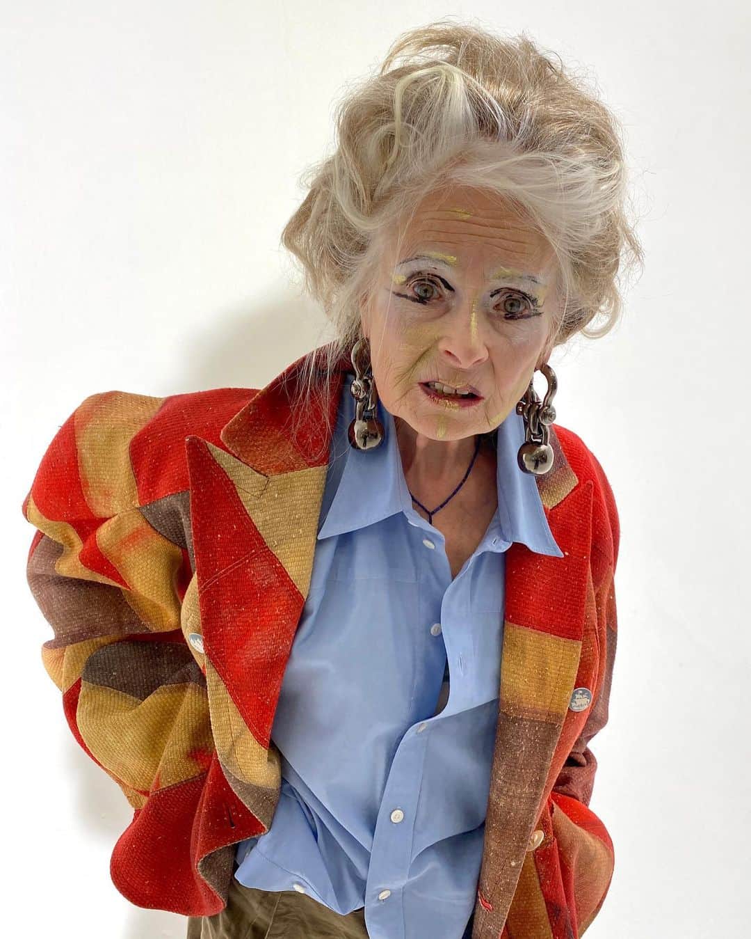 Vogue Italiaさんのインスタグラム写真 - (Vogue ItaliaInstagram)「Andreas Kronthaler (@ndreaskronthaler) has revealed his @VivienneWestwood Spring-Summer 2021collection through a series of shots which features Vivienne Westwood herself. “I had already designed this collection before COVID: small, existential and essential, our model for the future” says Kronthaler. See all the #AKVWSS21 looks at the link in bio.」10月4日 3時47分 - vogueitalia