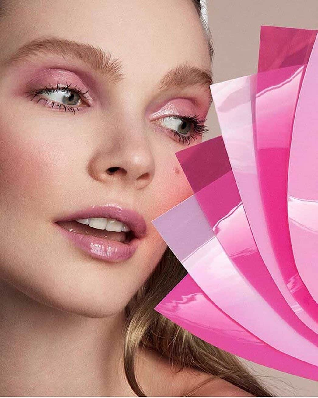 Stila Cosmeticsさんのインスタグラム写真 - (Stila CosmeticsInstagram)「Celebrating all things #pink in honor of #October3rd #MeanGirlsDay 💓💗🎀」10月4日 4時06分 - stilacosmetics