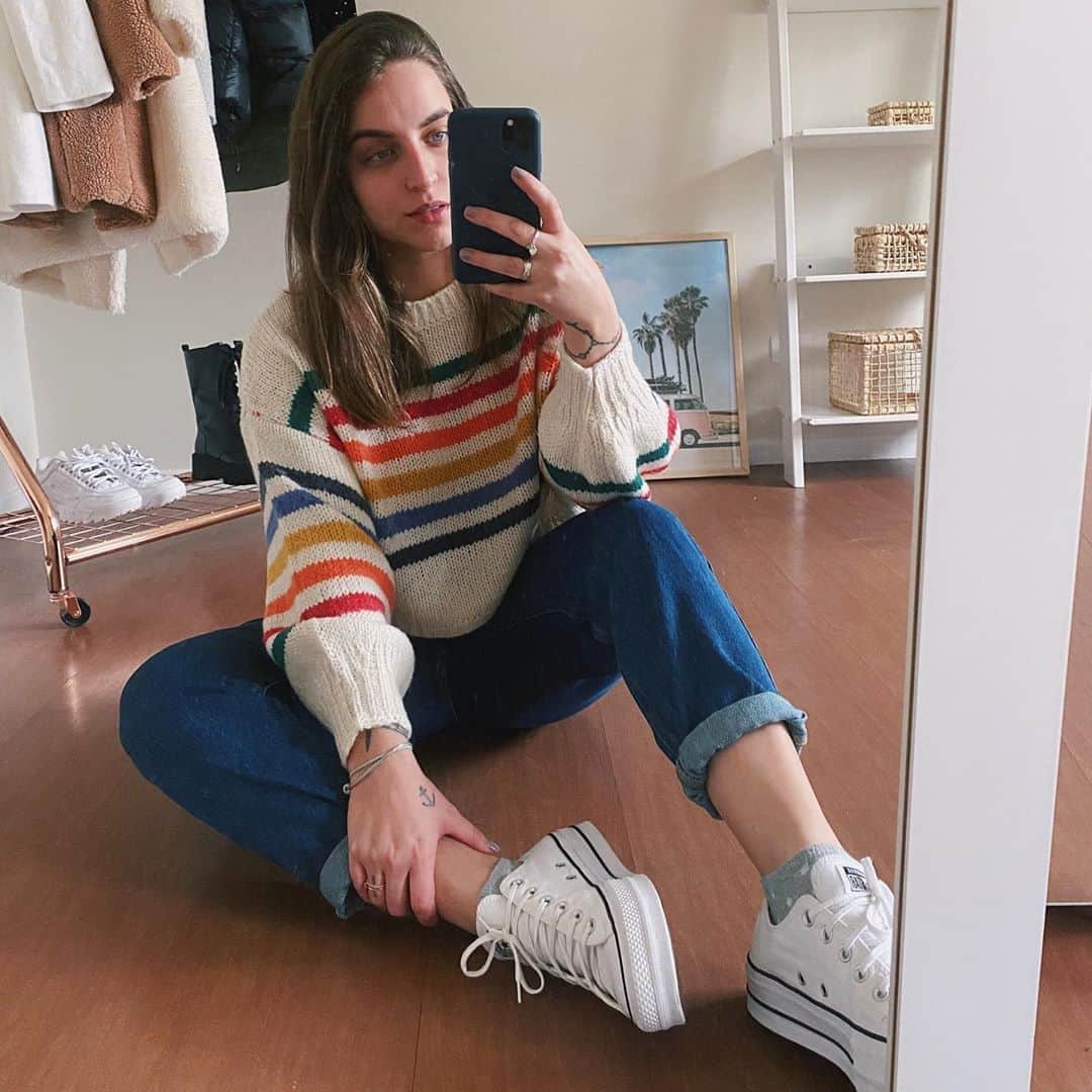 Bruna Unzuetaのインスタグラム：「Jeans + tricot 🤍」