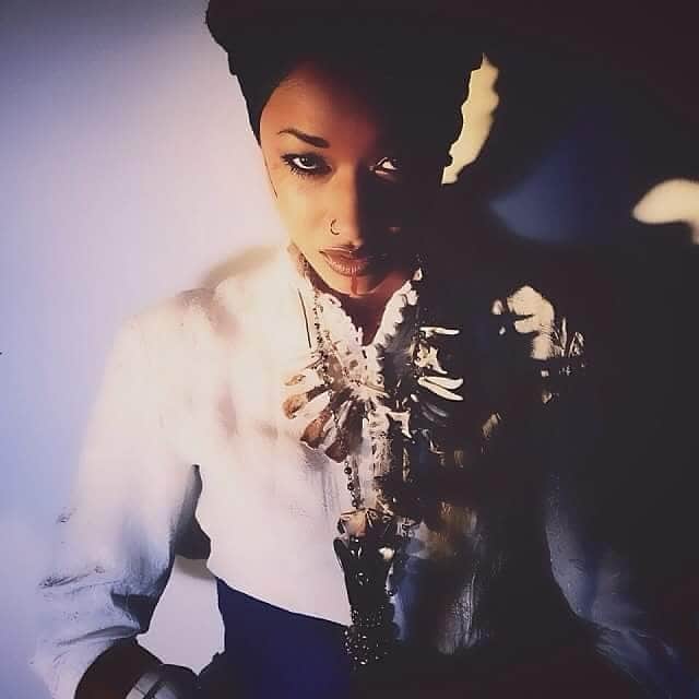 スキン・ダイアモンドのインスタグラム：「My moon 🌙 is in Scorpio 🦂 Can you tell? First two photos are from probably still my fav Halloween costume to date. Marie Laveau. I made the necklace myself out of oddities from Necromance on melrose.. RIP my old fav taxidermy shop 💀  #AllHallowsEve #Weenslut #halloween #dressup #halloweenideas #inspo」
