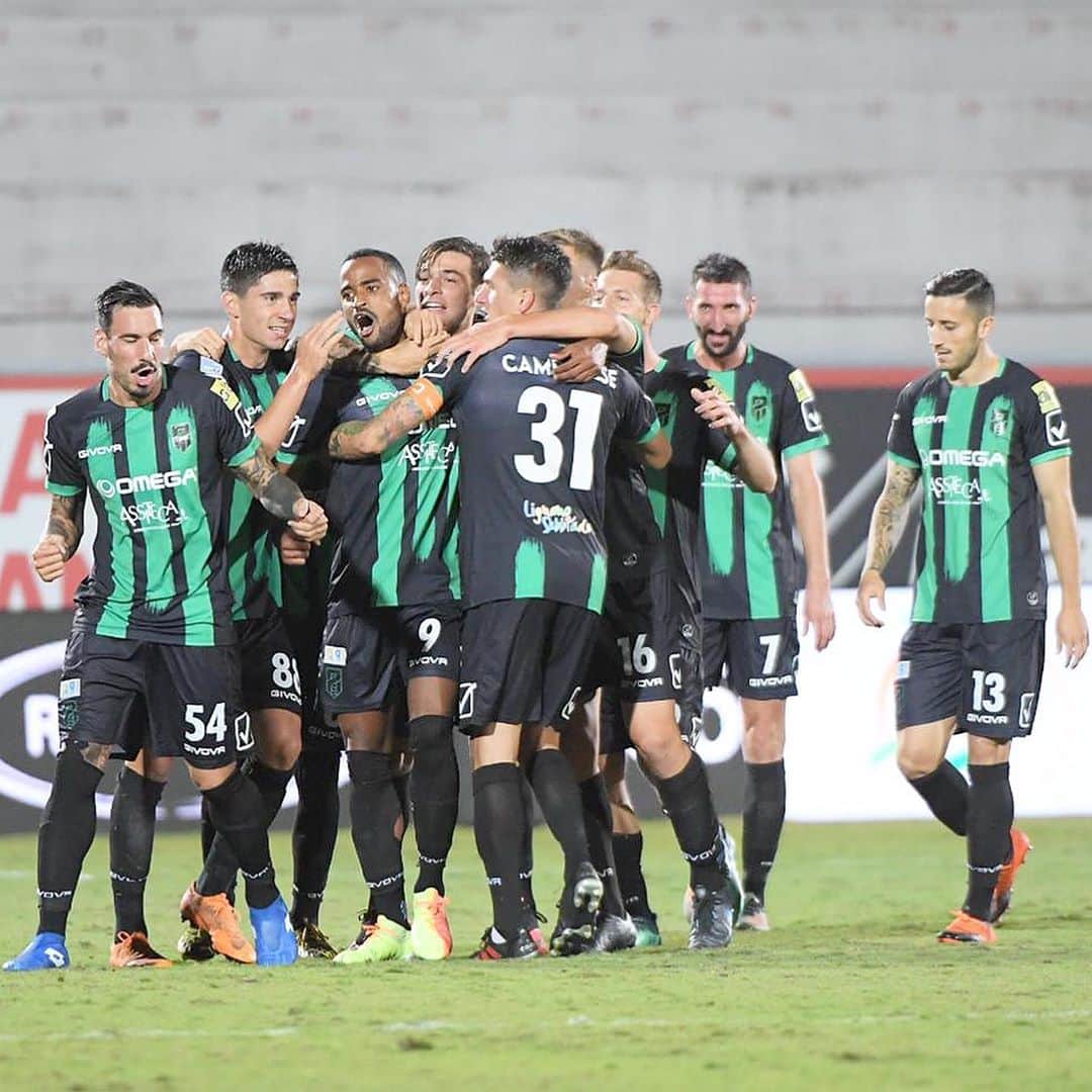 ミケーレ・カンポレーゼのインスタグラム：「Il pareggio è il risultato giusto .  2 giorni liberi e poi torniamo a lavoro per migliorare ! Avanti ramarri 🦎 #VicenzaPordenone#serieB#ramarri#stadioromeomenti#MC31」