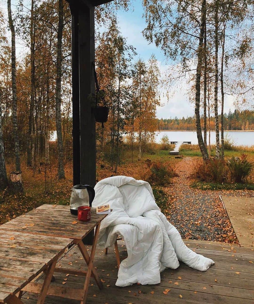ダフネ・ジョイのインスタグラム：「Mood 🍂 ☕️」