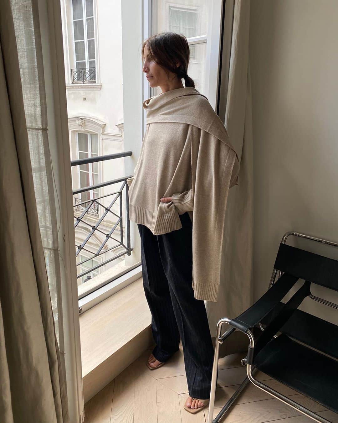 Saks Fifth Avenueのインスタグラム：「As @louloustudio_paris designer @louloudesaison takes on #PFW, we met up with the French it-girl to get her go-to style advice for fall: "Invest in timeless pieces...think more quality, less quantity. Simple, but special." Head to our IG Stories to hear more of her styling tips.」