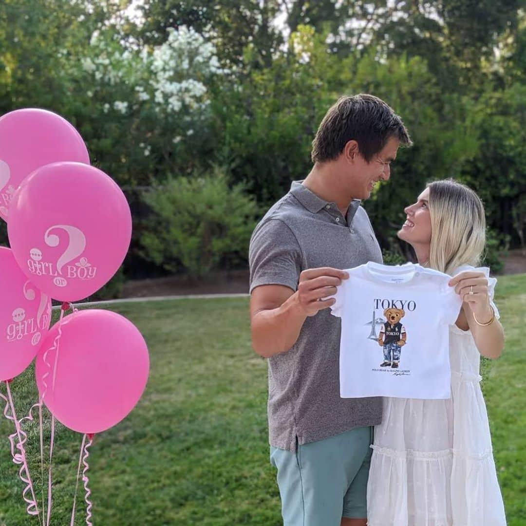 ネイサン・エイドリアンさんのインスタグラム写真 - (ネイサン・エイドリアンInstagram)「Big news! Baby Adrian coming February of 2021! #futuregirldad #cantwait」10月4日 4時32分 - nathangadrian