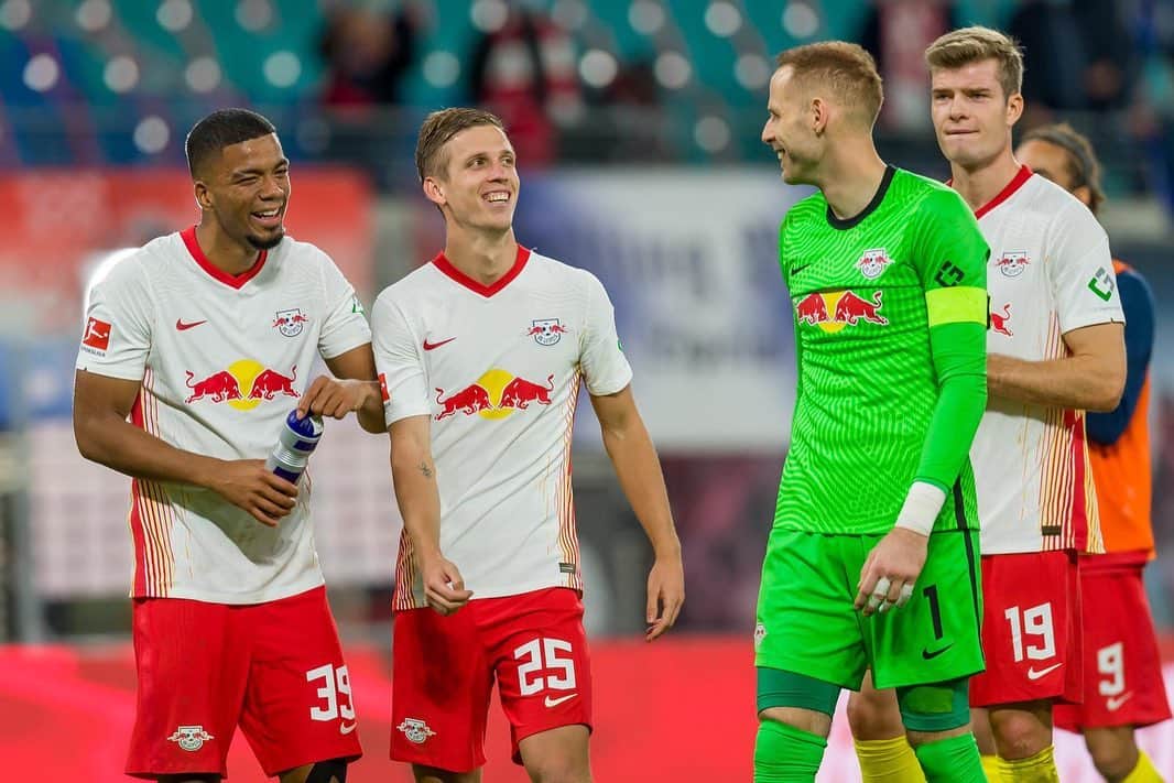 ベンジャミン・ヘンリックスのインスタグラム：「Ein wichtiger Heimsieg 🔴⚪️💪🏽 #DieRotenBullen #rbleipzig #thankful #TheLordIsGood」