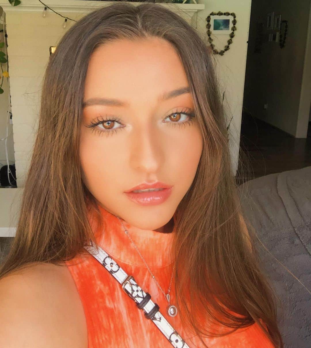 テイラー・グラブスのインスタグラム：「took some much needed time off posting for a lil but im excited to be back🥰 how have u guys been?」