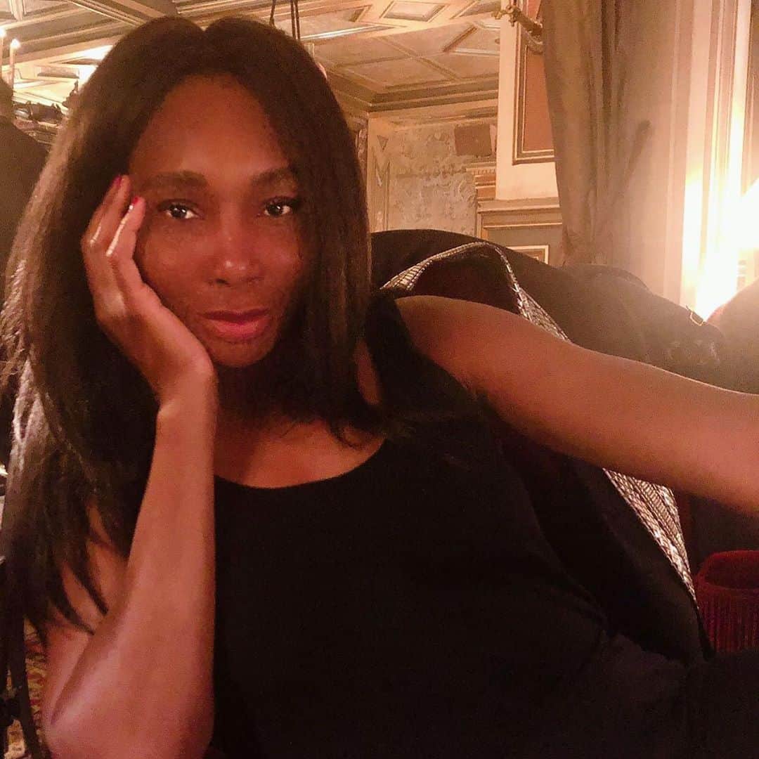 ビーナス・ウィリアムズのインスタグラム：「Life in Paris needs no filter」