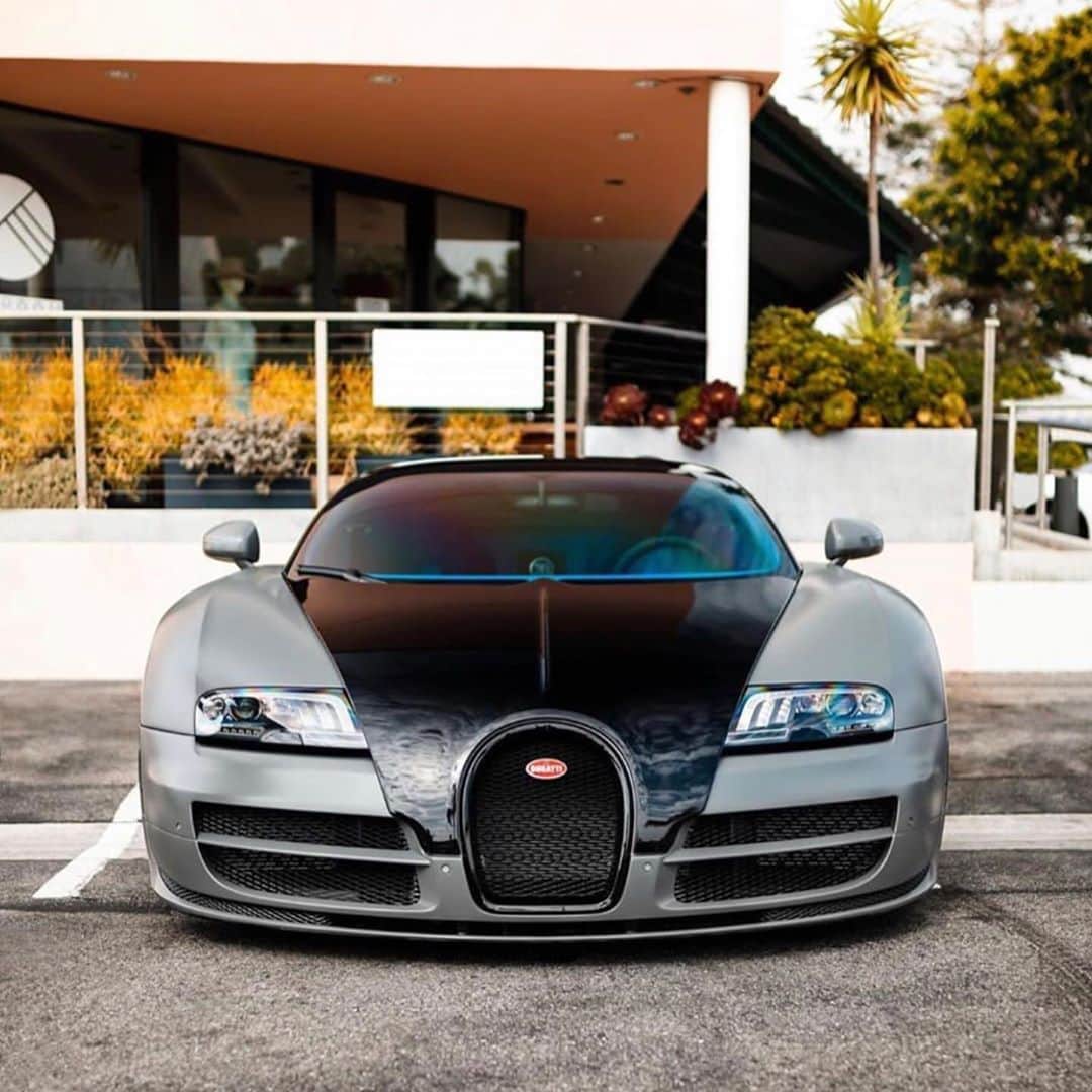 CarsWithoutLimitsさんのインスタグラム写真 - (CarsWithoutLimitsInstagram)「🚨 WANTED: BUGATTI VEYRON🚨  Looking for a Bugatti Veyron with 6,000 miles or lower. Maximum budget of $1.1M. Seller will be directly in contact with buyer, no middle men! DM @tedskilla   Photo @2kexotic   #carswithoutlimits #bugatti #veyron」10月4日 5時15分 - carswithoutlimits