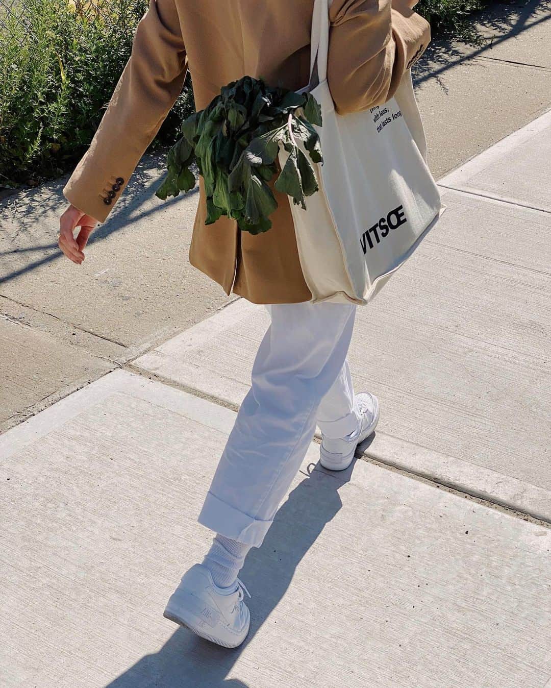 アリス・ガオのインスタグラム：「she’s a brooklyn gal now 🥴」