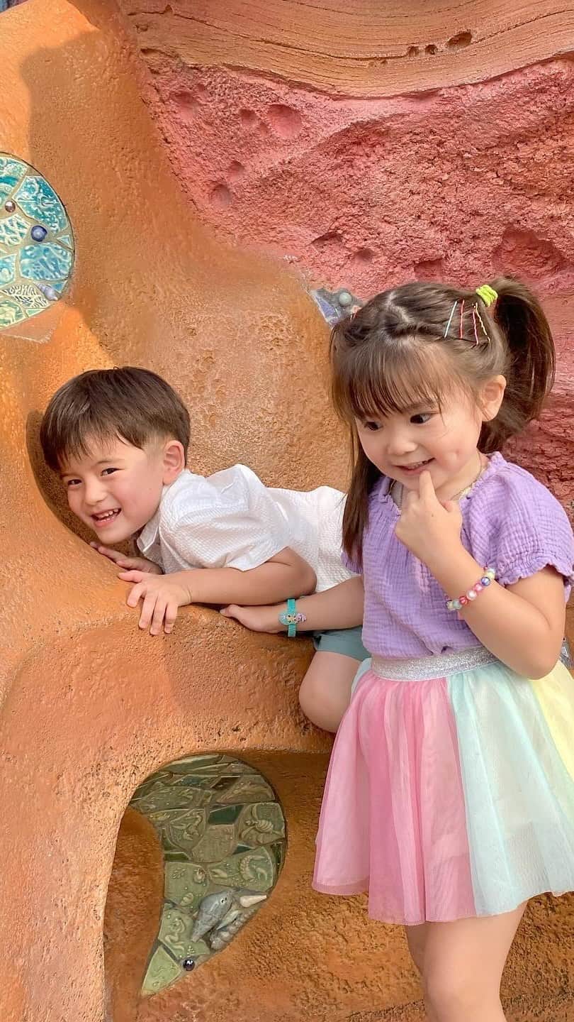 のインスタグラム：「ルネたんの面白シーン😂😂😂😂  . #3歳 #ディズニー #ディズニーシー #アラジン #年子ママ #ルイルネ #youtube #vlog #ZyonMana」