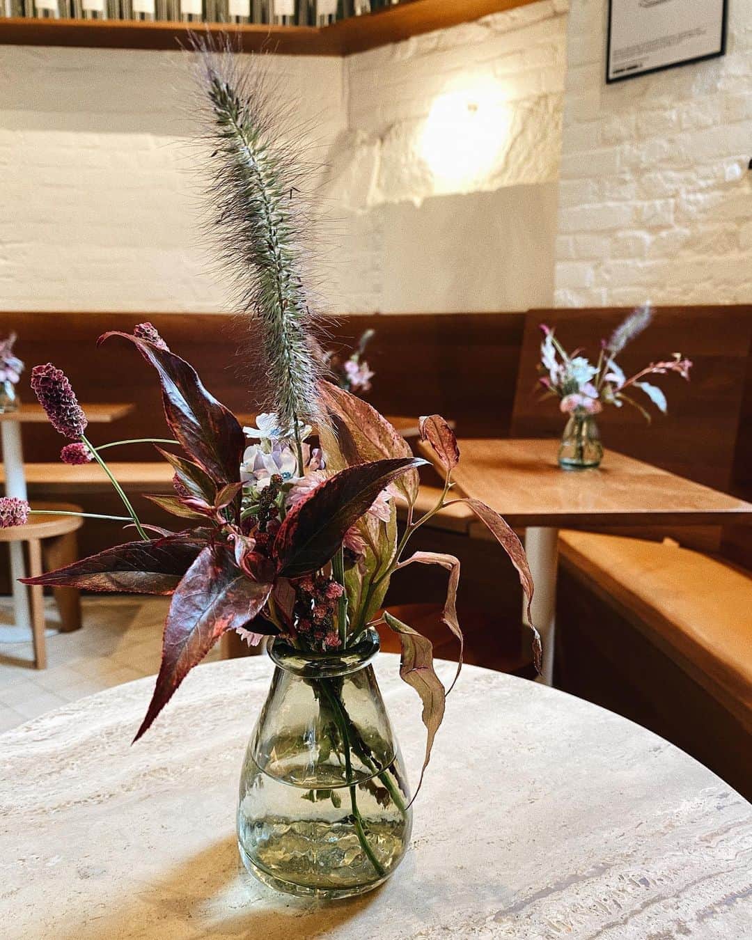 Estée Lalondeのインスタグラム：「Cute arrangement.」