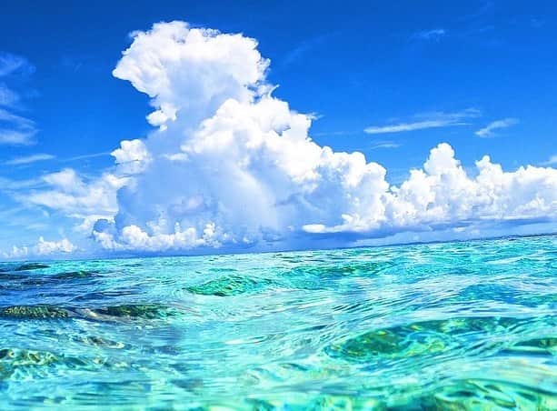 篠崎ゆうきのインスタグラム：「★  GoPro8💁‍♂️  #沖縄の海 #沖縄の海と空  #gopro  #めちゃくちゃキレイ #海好きな人と繋がりたい  #篠崎ゆうき」