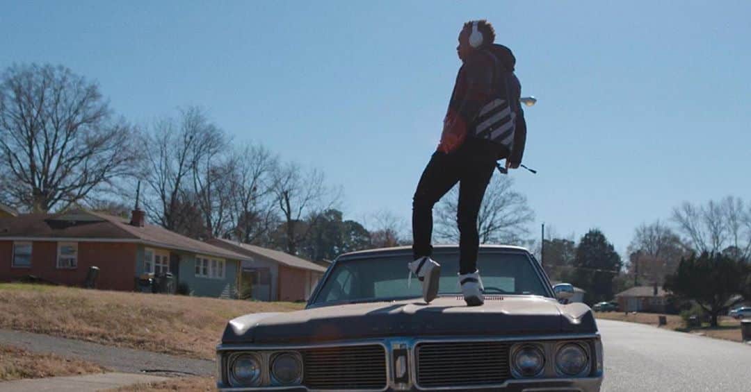 Lil Buckのインスタグラム：「MOVE • Oct. 23, 2020 on NETLFIX A Docu Series starring: Lil Buck, Jon Boogz, Ohad Naharin, Akram Khan, Israel Galvan, Kimiko Versatile.  • Directed by Thierry Demaizière and Alban Teurlai Produced by @falabracks and @gaumont_  Music by @pierreavia  Edited by @manuelguillon @seamus_hal @albanteurlai Color grading by @mathieucaplanne  #lilbuck #jonboogz #ohadnaharin #batshevadancecompany #bathseva #akramkhan #akramkhancompany #israelgalvan #kimikoversatile #jookin #popping #dancehall #contemporarydance #dance #flamenco #netflix #netflixoriginal」