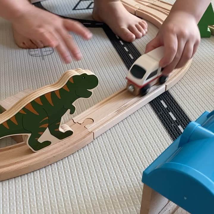レイチェル・レフィブレのインスタグラム：「What do you do all weekend? #momlife #athomewithkids #toddlers」