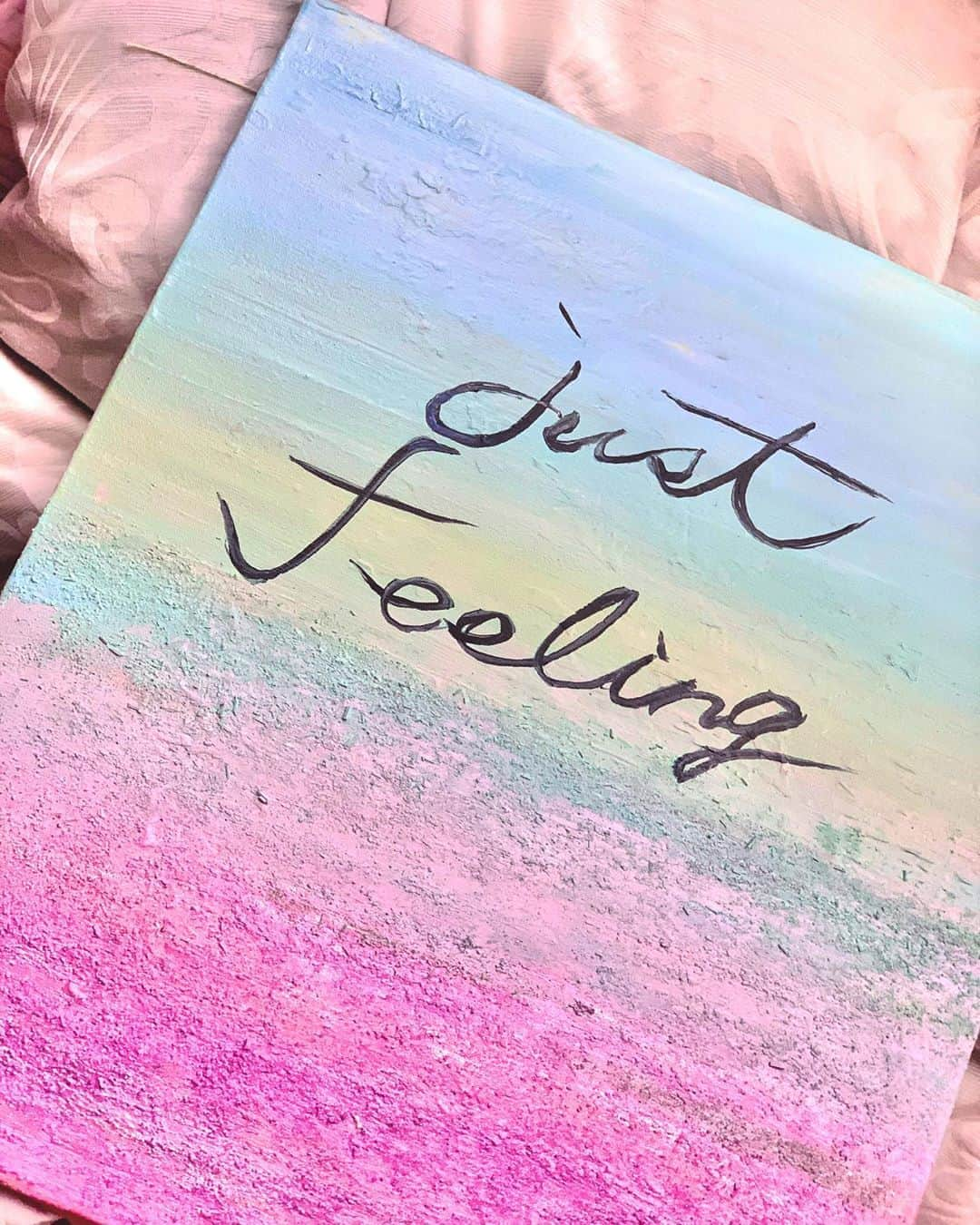 澤田友美さんのインスタグラム写真 - (澤田友美Instagram)「. just feeling🦄 . . #painting #Message #justfeeling #love #art #rainbow」10月4日 7時53分 - tomomi__sawada